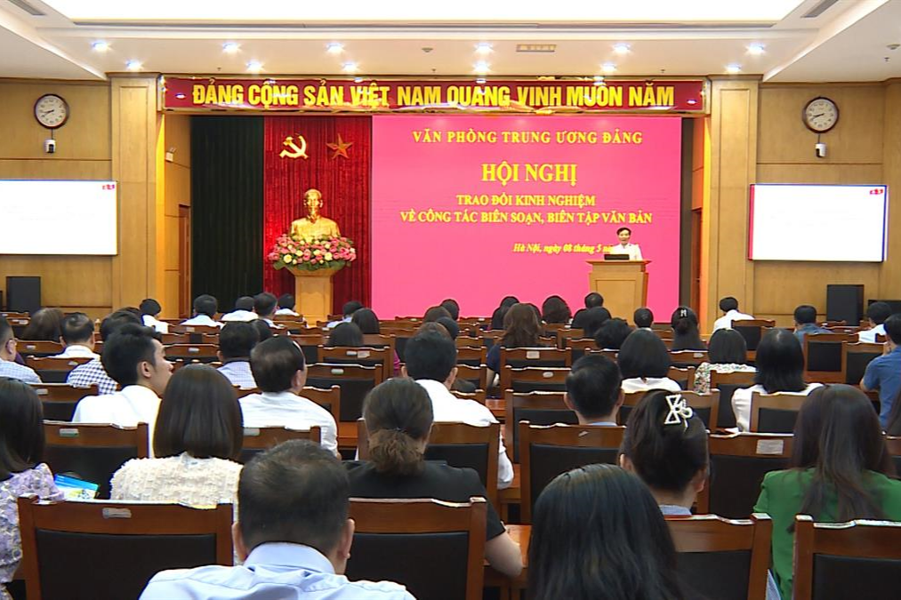Trao đổi kinh nghiệm về công tác biên soạn, biên tập văn bản của Đảng