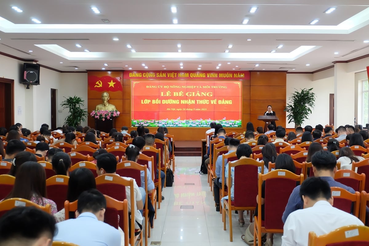 Đảng ủy Bộ NN-MT bế giảng Lớp bồi dưỡng nhận thức về Đảng
