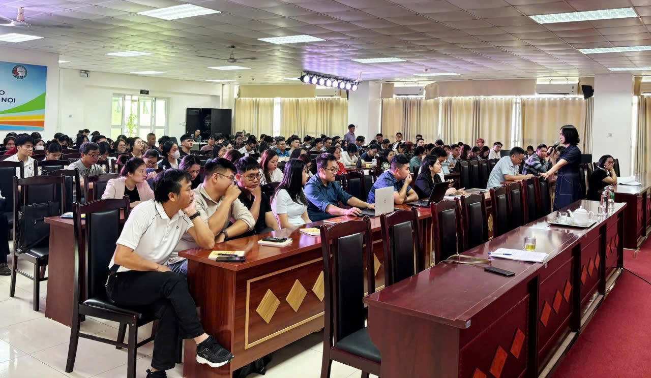 Quang cảnh lớp Bồi dưỡng Đảng viên mới.